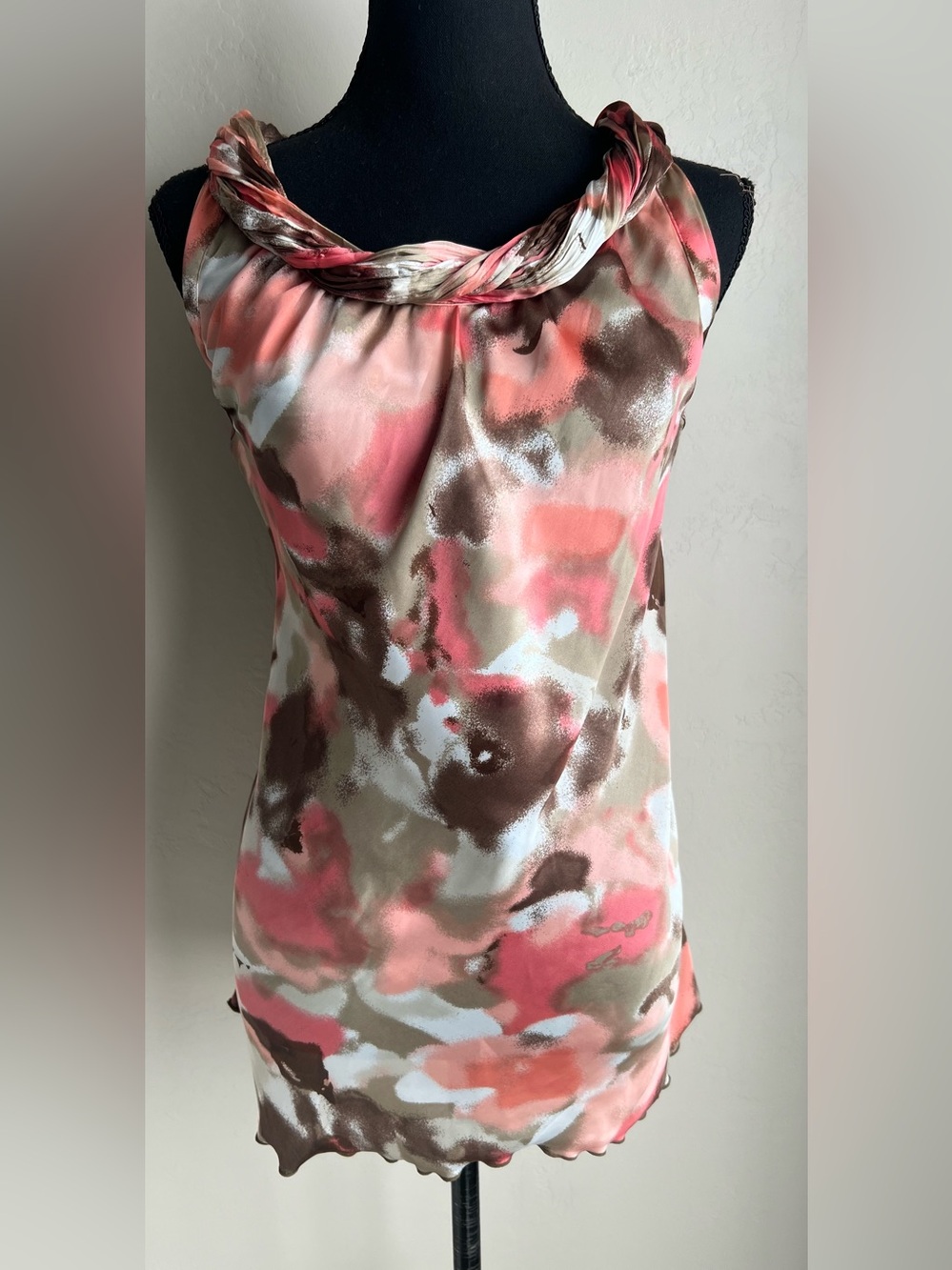 Satin Draped Neck tan in Coral & Brown
